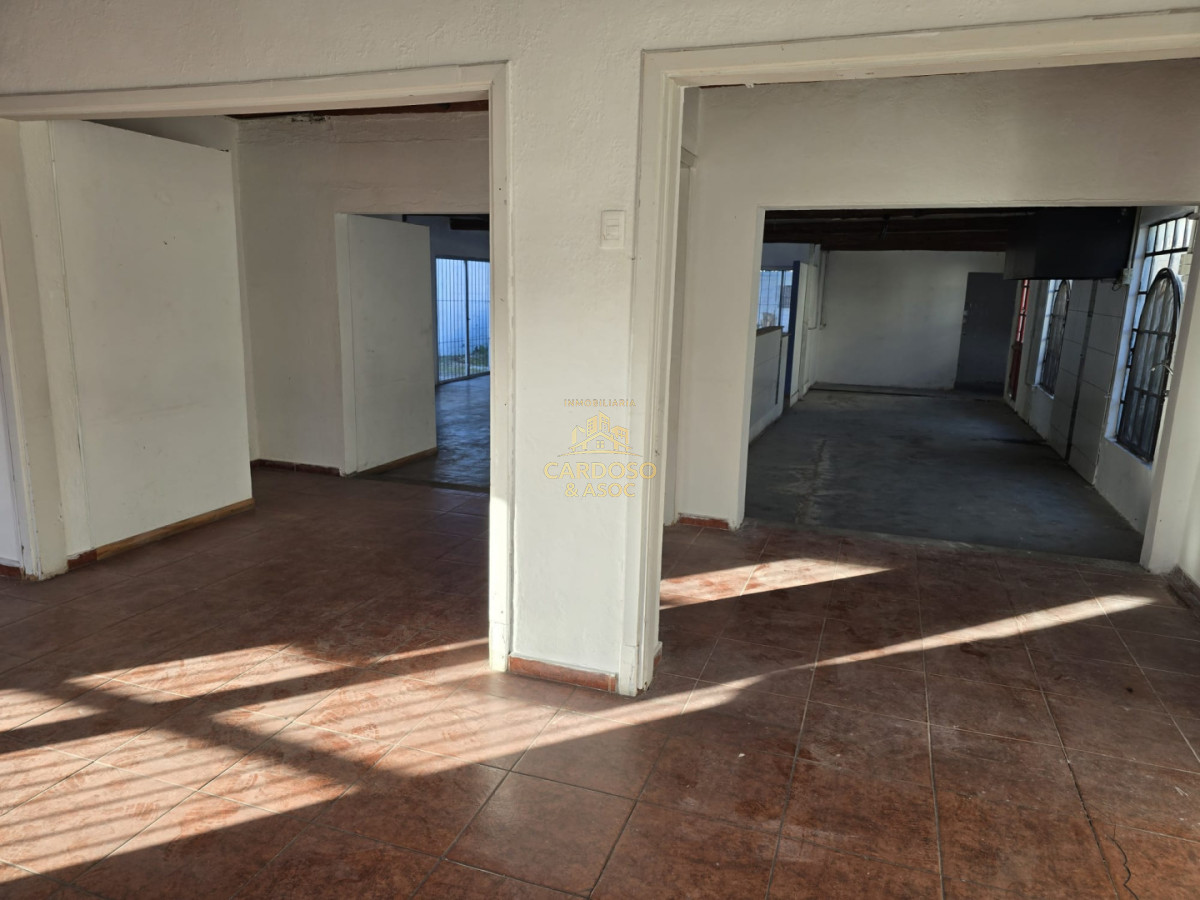 Local Comercial ID.105 - Local comercial en Venta más apartamento al fondo.