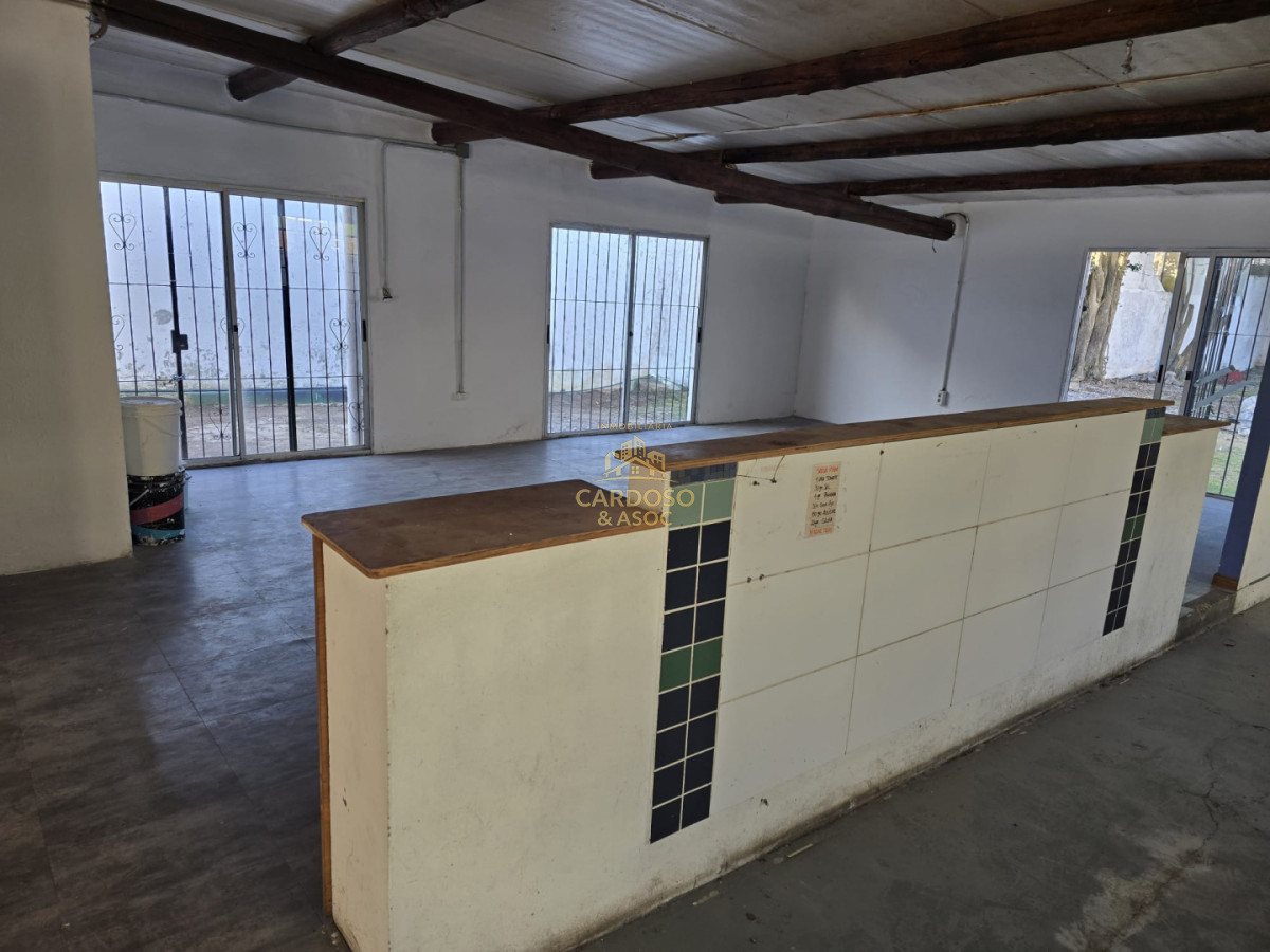 Local Comercial ID.105 - Local comercial en Venta más apartamento al fondo.