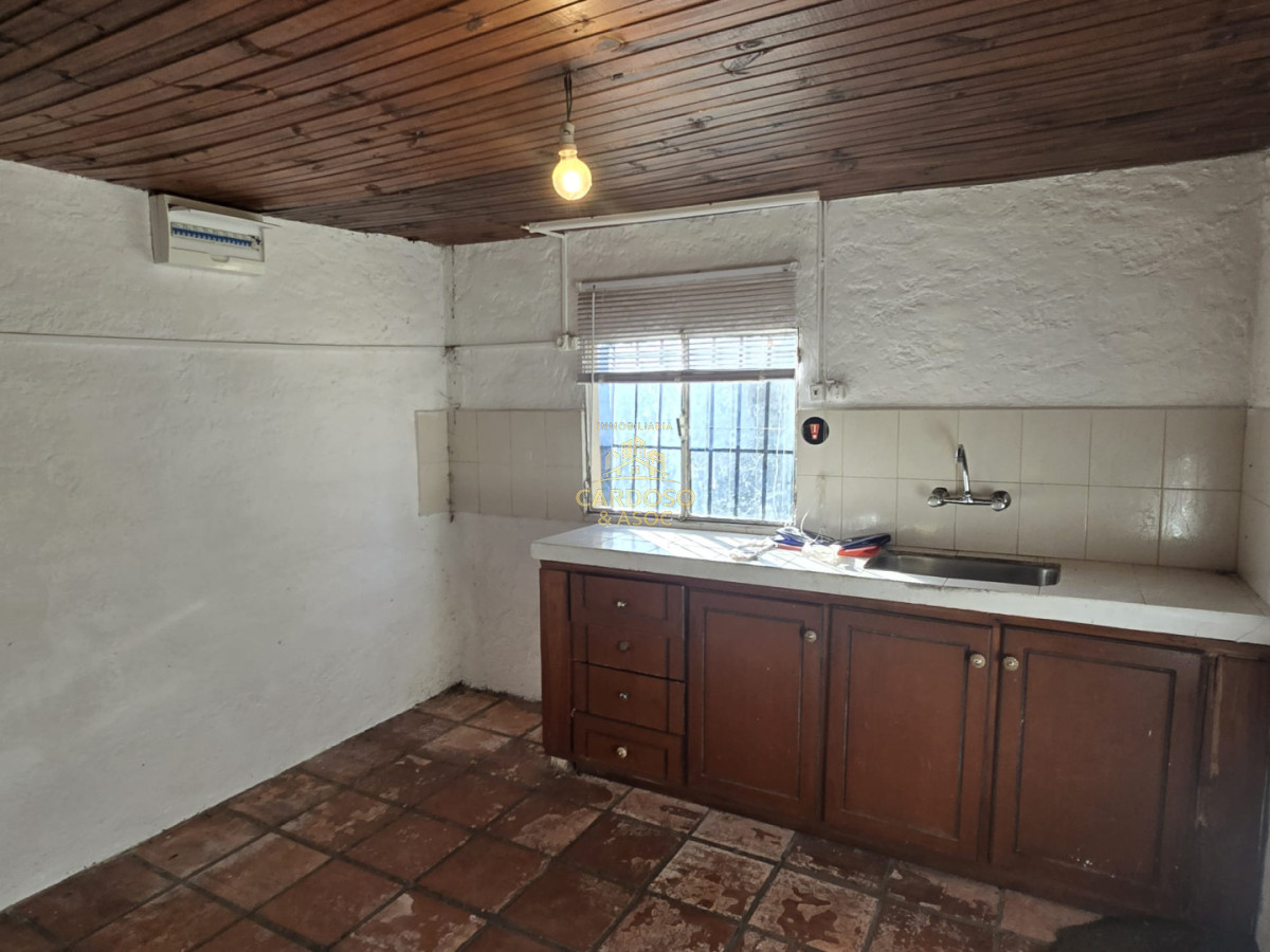 Local Comercial ID.105 - Local comercial en Venta más apartamento al fondo.