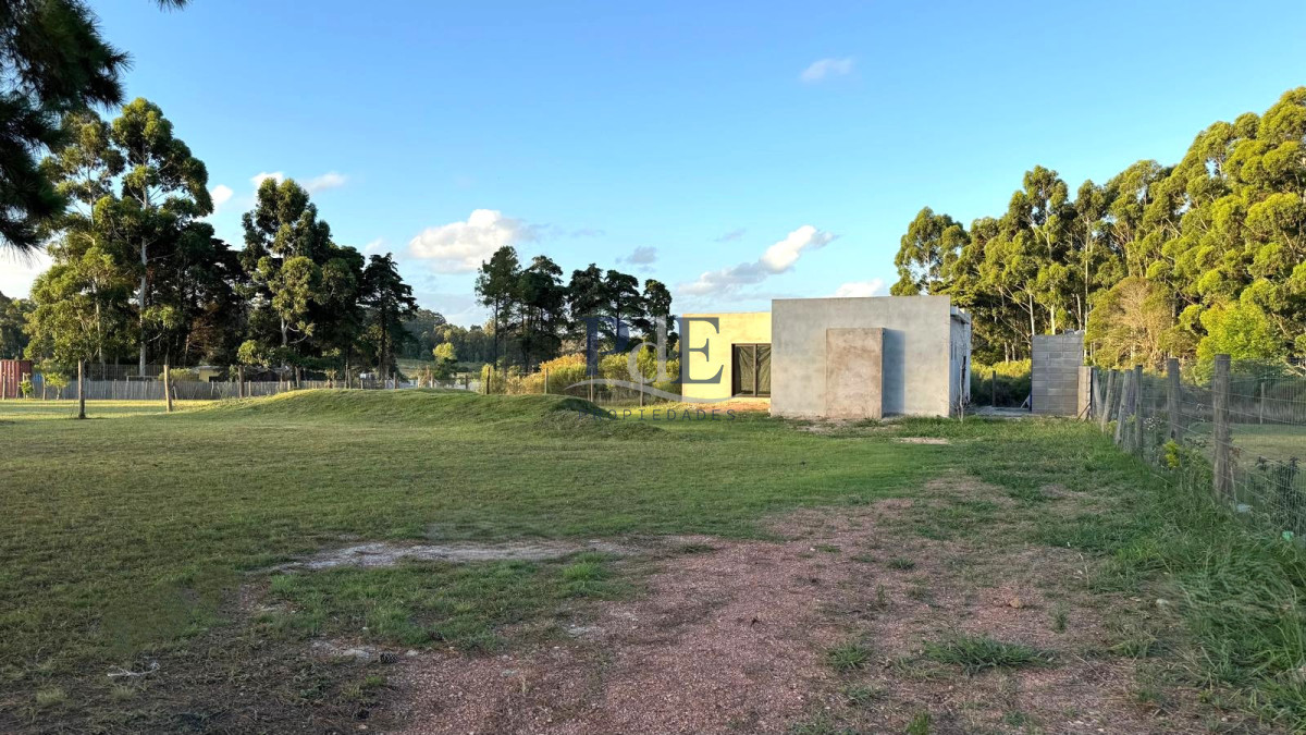 Casa de 3 Dormitorios en Chacras del Pinar. Terreno de 1000 m² Obra avanzada - Imagen 1