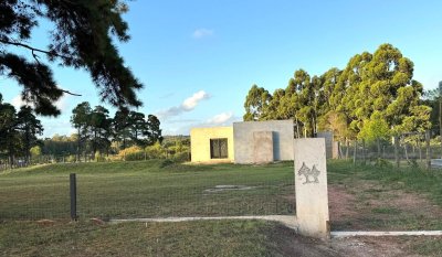 Casa de 3 Dormitorios en Chacras del Pinar. Terreno de 1000 m² Obra avanzada