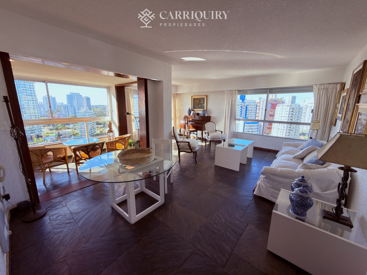 Apartamento ID.10477/En-venta-apartamento-de-2-mas-dep.-en-Península,-Punta-del-Este - Departamento de 3 dormitorios en alquiler anual en Punta del Este