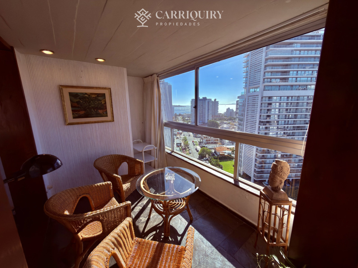 Apartamento ID.10477/En-venta-apartamento-de-2-mas-dep.-en-Península,-Punta-del-Este - Departamento de 3 dormitorios en alquiler anual en Punta del Este