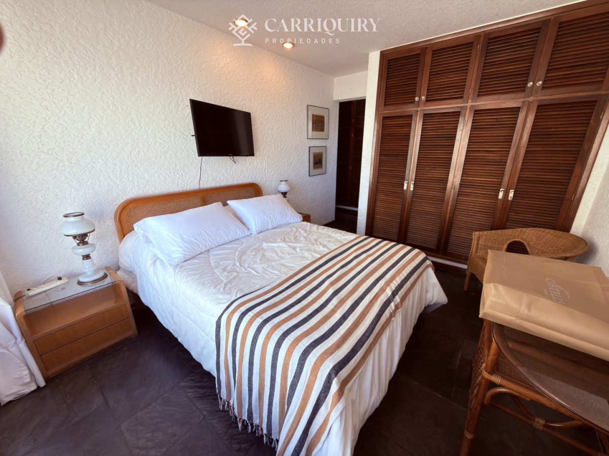 Apartamento ID.10477/En-venta-apartamento-de-2-mas-dep.-en-Península,-Punta-del-Este - Departamento de 3 dormitorios en alquiler anual en Punta del Este