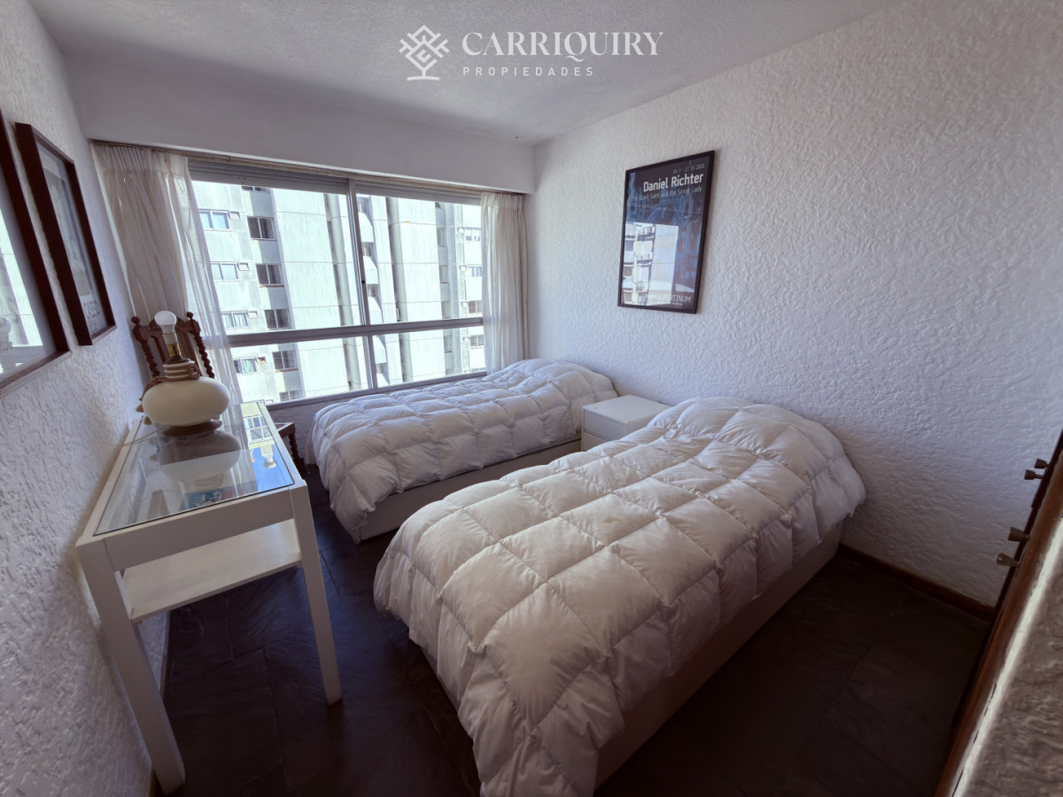 Apartamento ID.10477/En-venta-apartamento-de-2-mas-dep.-en-Península,-Punta-del-Este - Departamento de 3 dormitorios en alquiler anual en Punta del Este