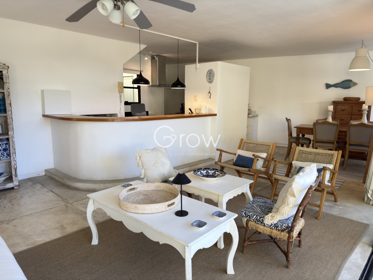 Casa ID.4445 - En Venta casa de 4 dormitorios + servicio en Montoya, La Barra