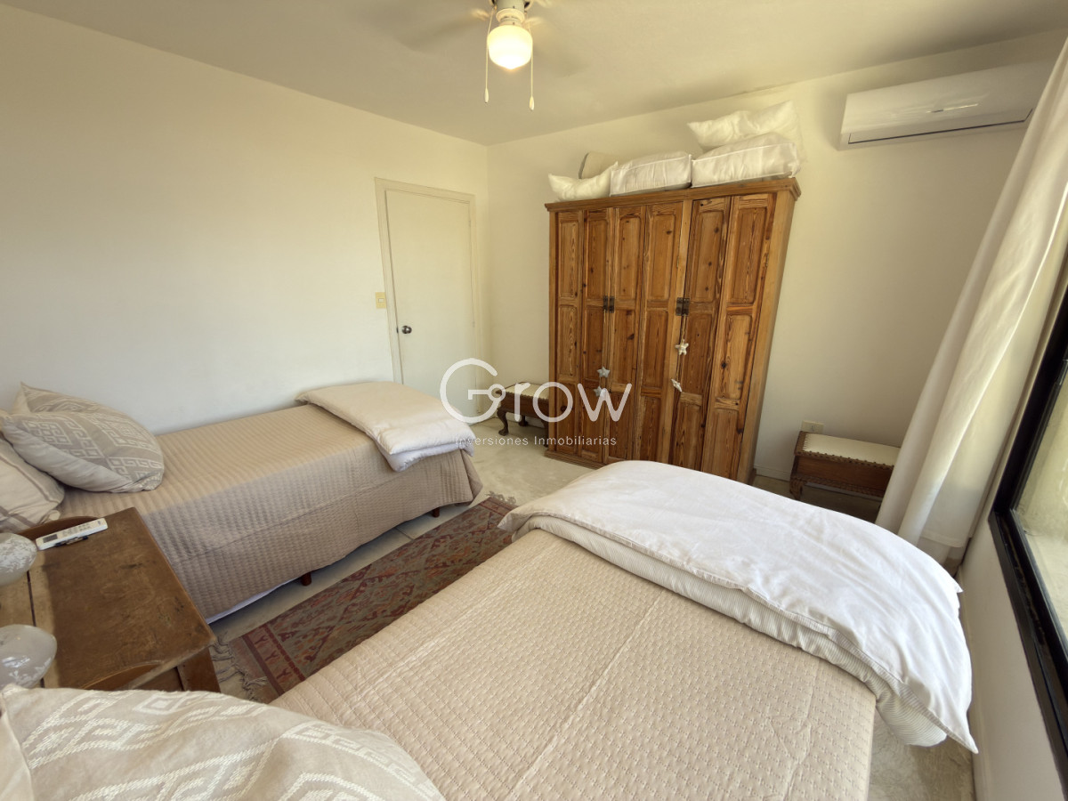 Casa ID.4445 - En Venta casa de 4 dormitorios + servicio en Montoya, La Barra
