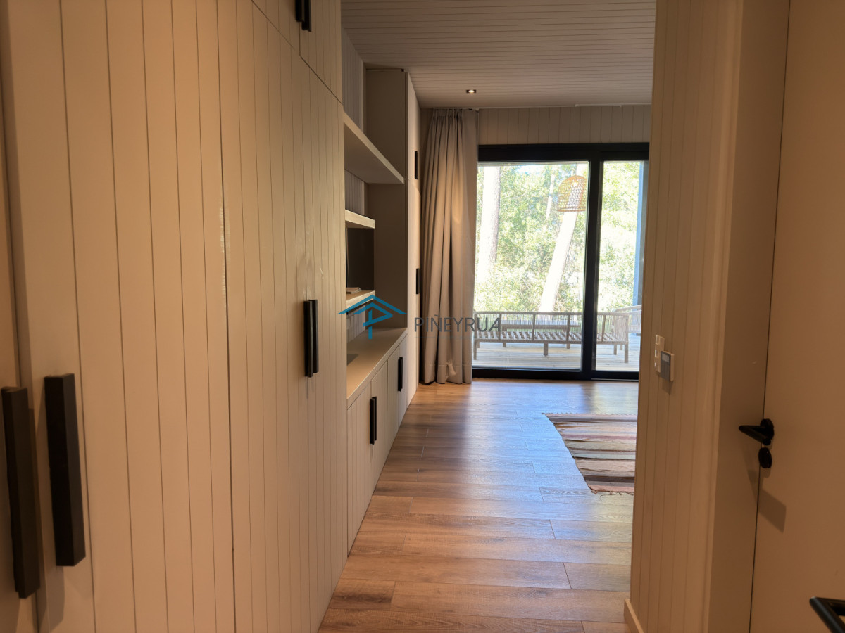 Hermosa casa de 3 dormitorios + servicio en Reserva Montoya en Venta