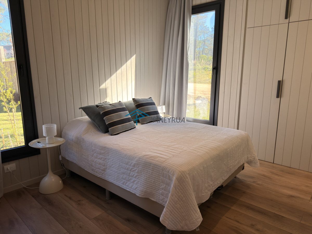 Hermosa casa de 3 dormitorios + servicio en Reserva Montoya en Venta