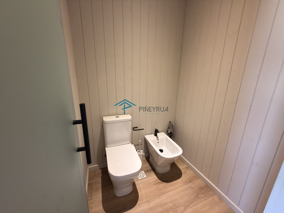 Hermosa casa de 3 dormitorios + servicio en Reserva Montoya en Venta
