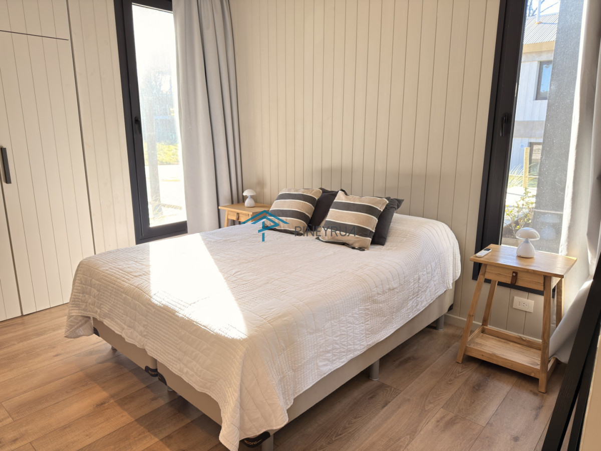 Hermosa casa de 3 dormitorios + servicio en Reserva Montoya en Venta