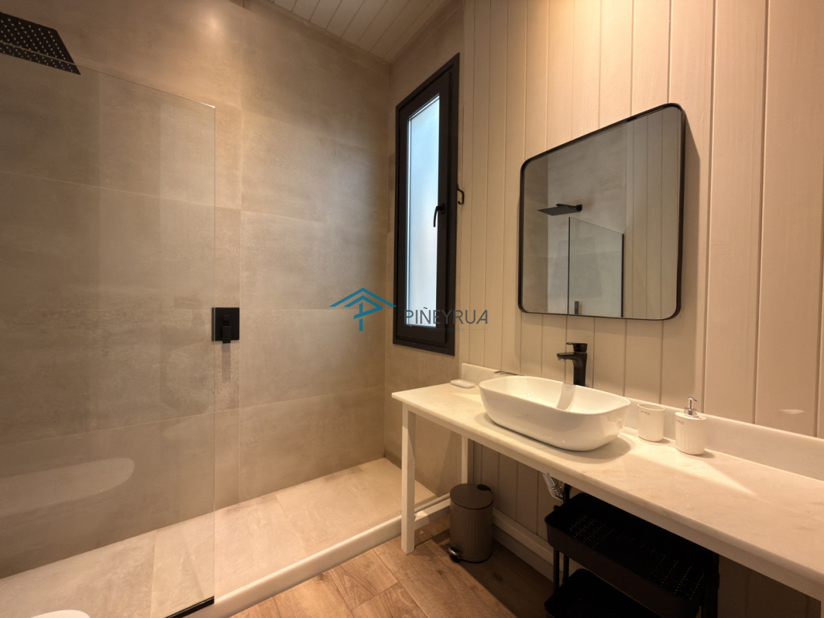 Hermosa casa de 3 dormitorios + servicio en Reserva Montoya en Venta