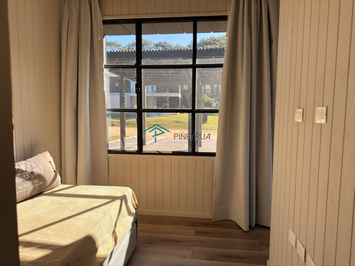 Hermosa casa de 3 dormitorios + servicio en Reserva Montoya en Venta