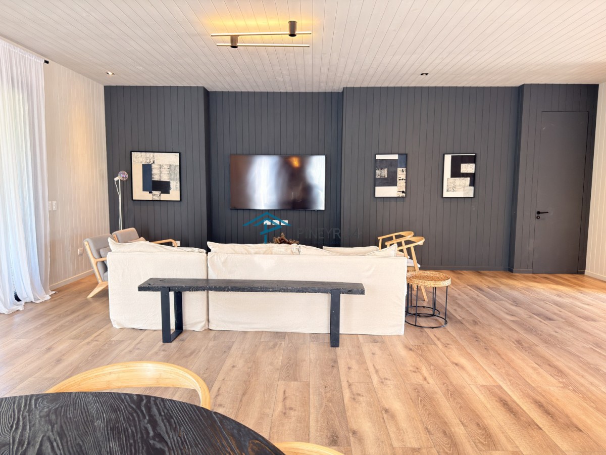 Hermosa casa de 3 dormitorios + servicio en Reserva Montoya en Venta