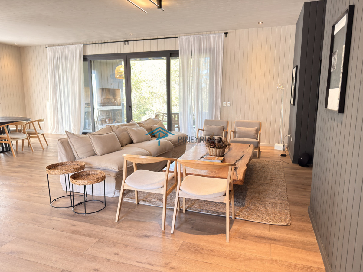 Hermosa casa de 3 dormitorios + servicio en Reserva Montoya en Venta