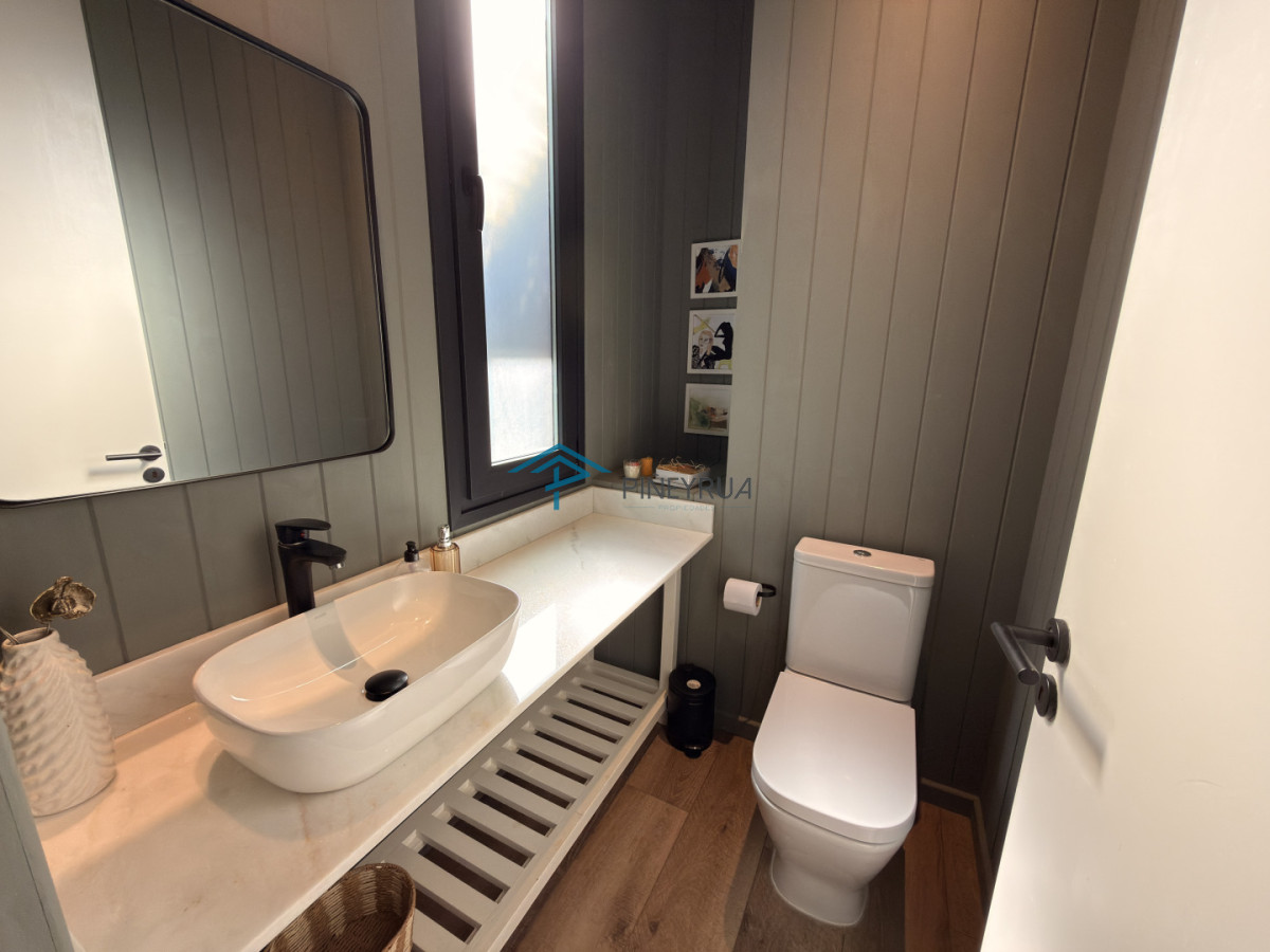 Hermosa casa de 3 dormitorios + servicio en Reserva Montoya en Venta