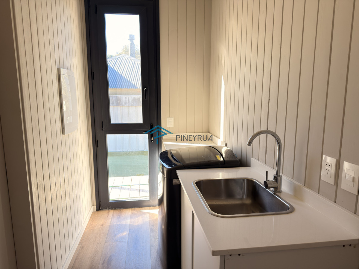 Hermosa casa de 3 dormitorios + servicio en Reserva Montoya en Venta