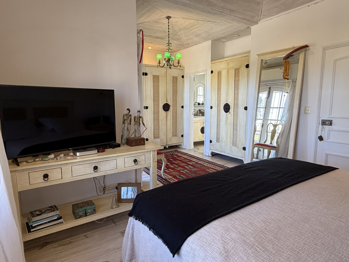 Casa ID.21098645 - Importante casa de 5 dormitorios + servicio en Montoya, La Barra