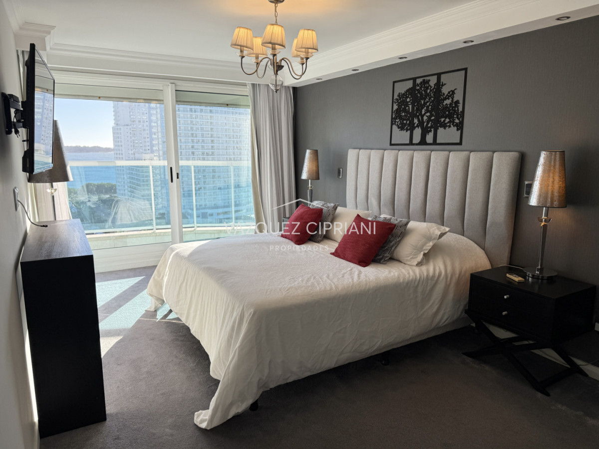 Apartamento ID.2 - En Venta departamento de 3 dormitorios en suite + dormitorio de servicio con baño, Punta del Este