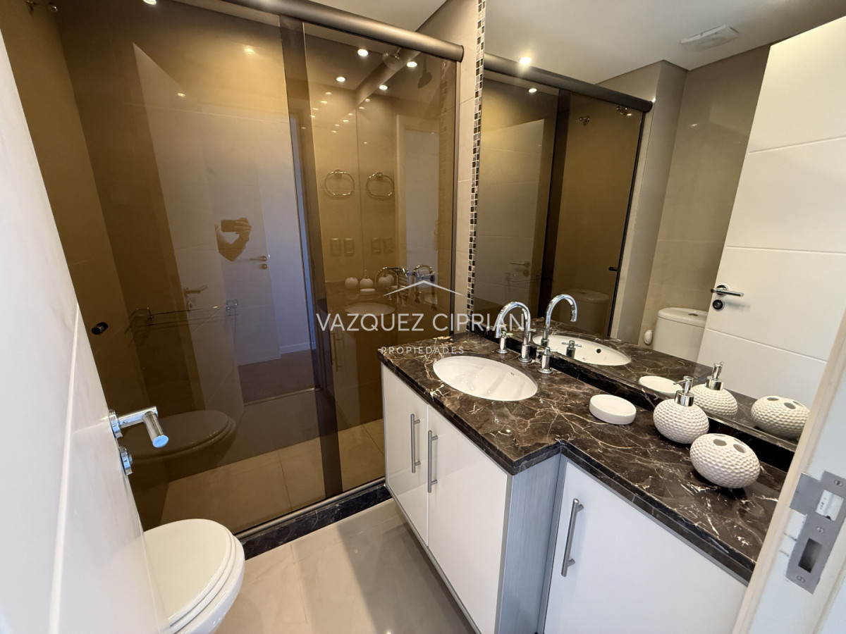Apartamento ID.2 - En Venta departamento de 3 dormitorios en suite + dormitorio de servicio con baño, Punta del Este