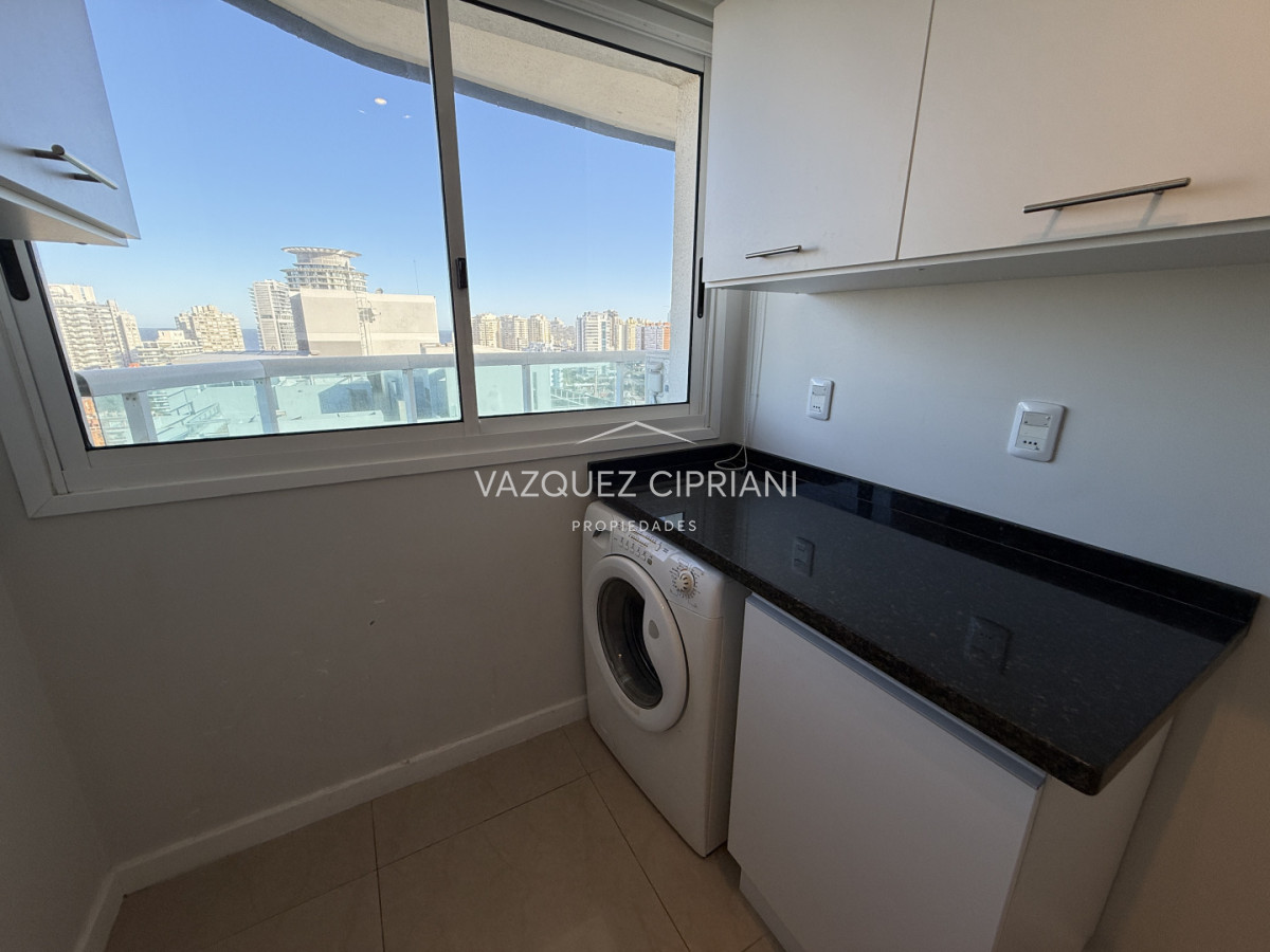 Apartamento ID.2 - En Venta departamento de 3 dormitorios en suite + dormitorio de servicio con baño, Punta del Este