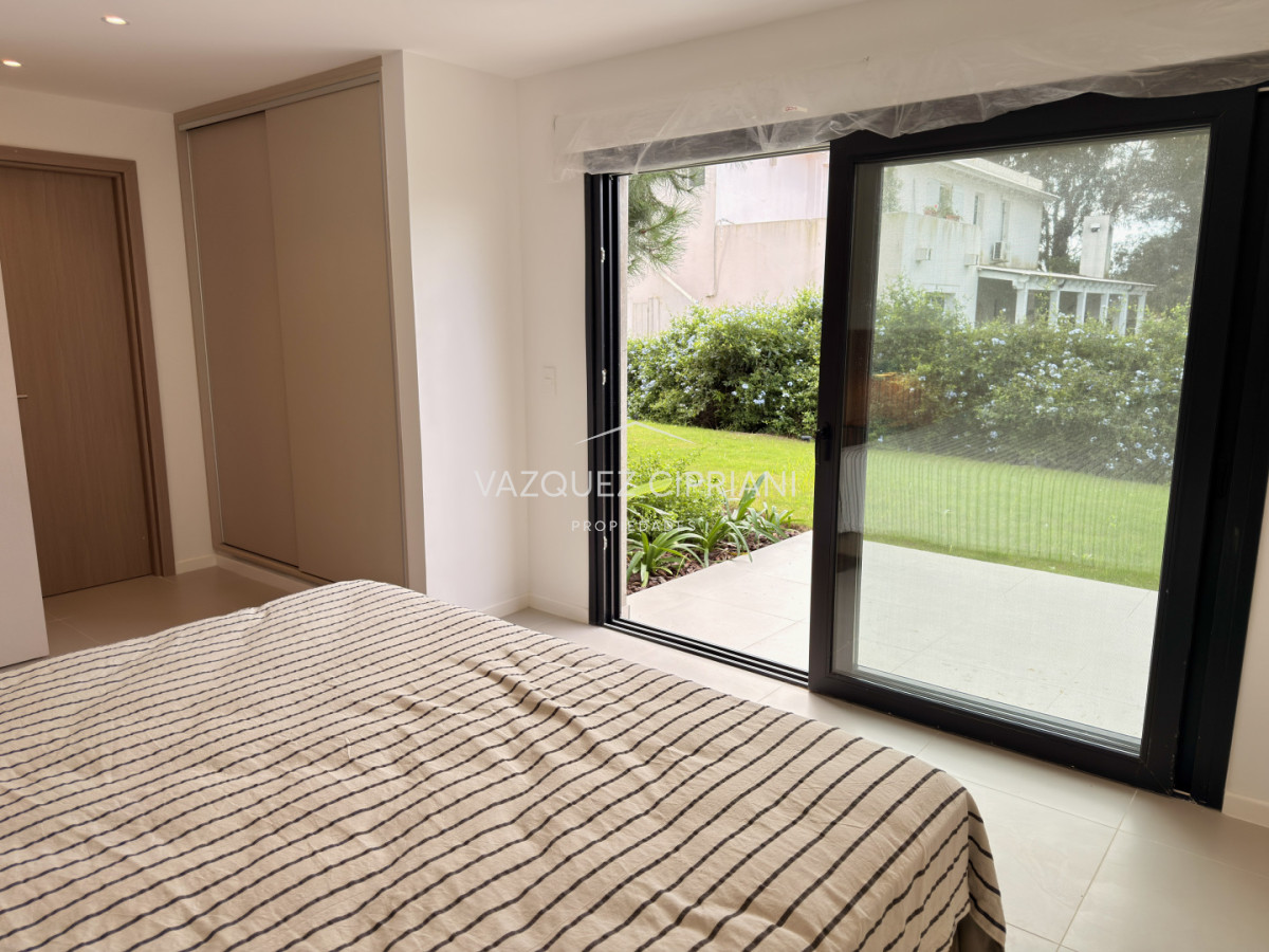 Apartamento ID.30 - Alquiler Anual o Invernal Departamento tipo casa de 3 dormitorios en La Barra