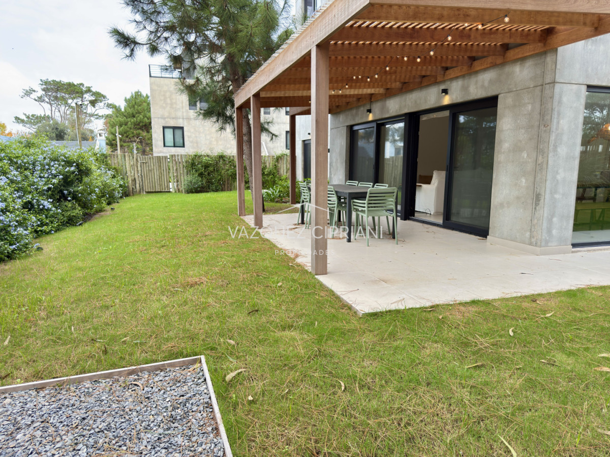 Apartamento ID.30 - Alquiler Anual o Invernal Departamento tipo casa de 3 dormitorios en La Barra