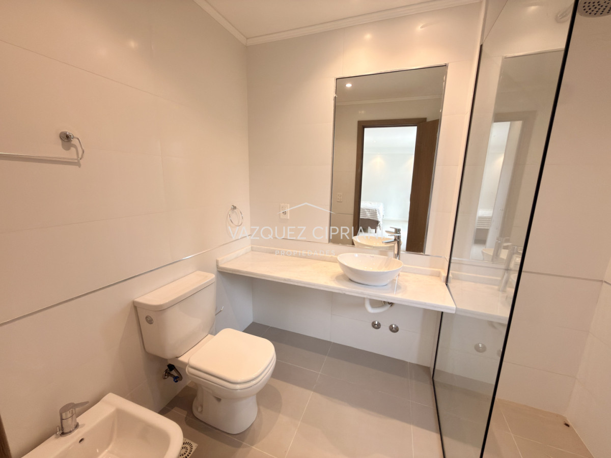 Apartamento ID.30 - Alquiler Anual o Invernal Departamento tipo casa de 3 dormitorios en La Barra