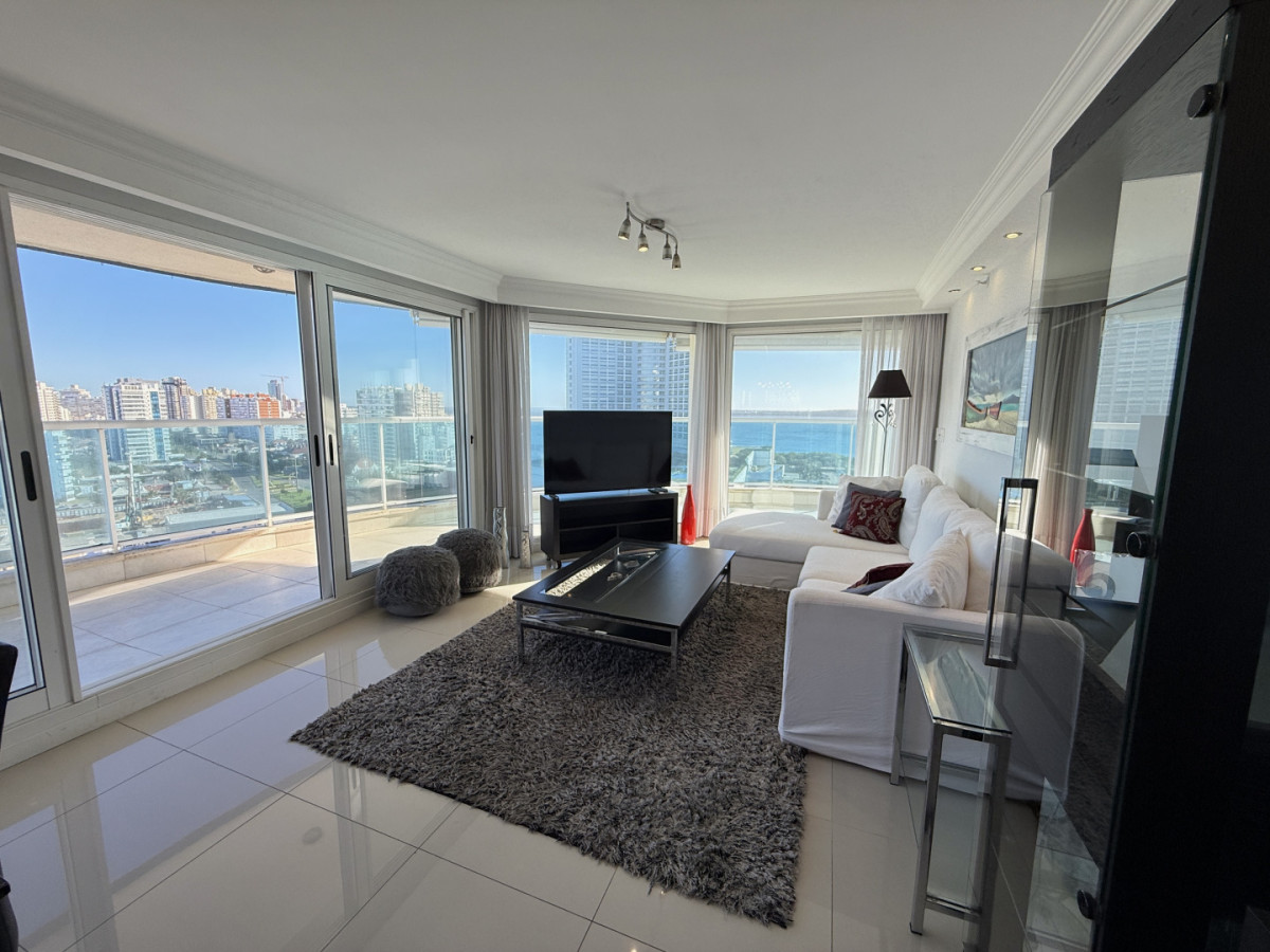 Apartamento ID.2 - En Venta departamento de 3 dormitorios en suite + dormitorio de servicio con baño, Punta del Este