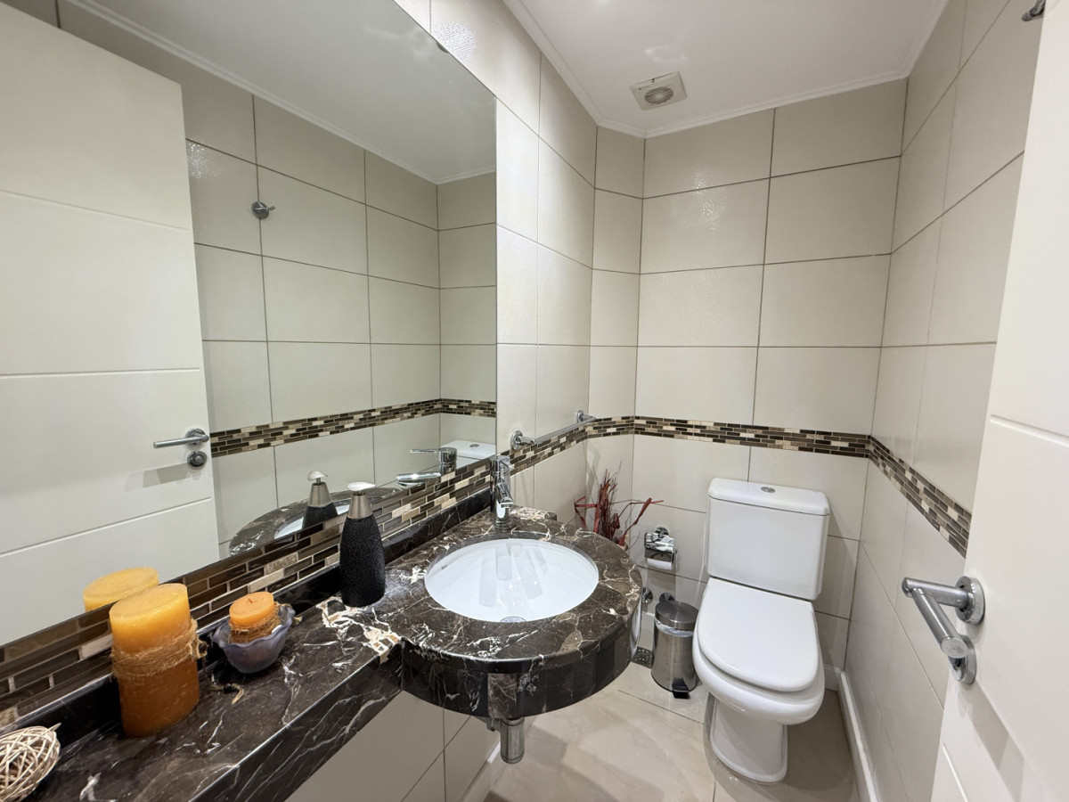 Apartamento ID.2 - En Venta departamento de 3 dormitorios en suite + dormitorio de servicio con baño, Punta del Este