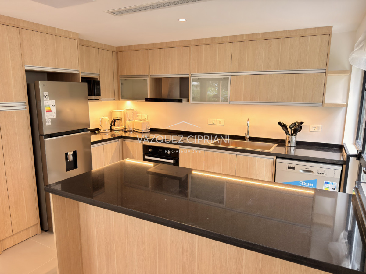 Apartamento ID.30 - Alquiler Anual o Invernal Departamento tipo casa de 3 dormitorios en La Barra