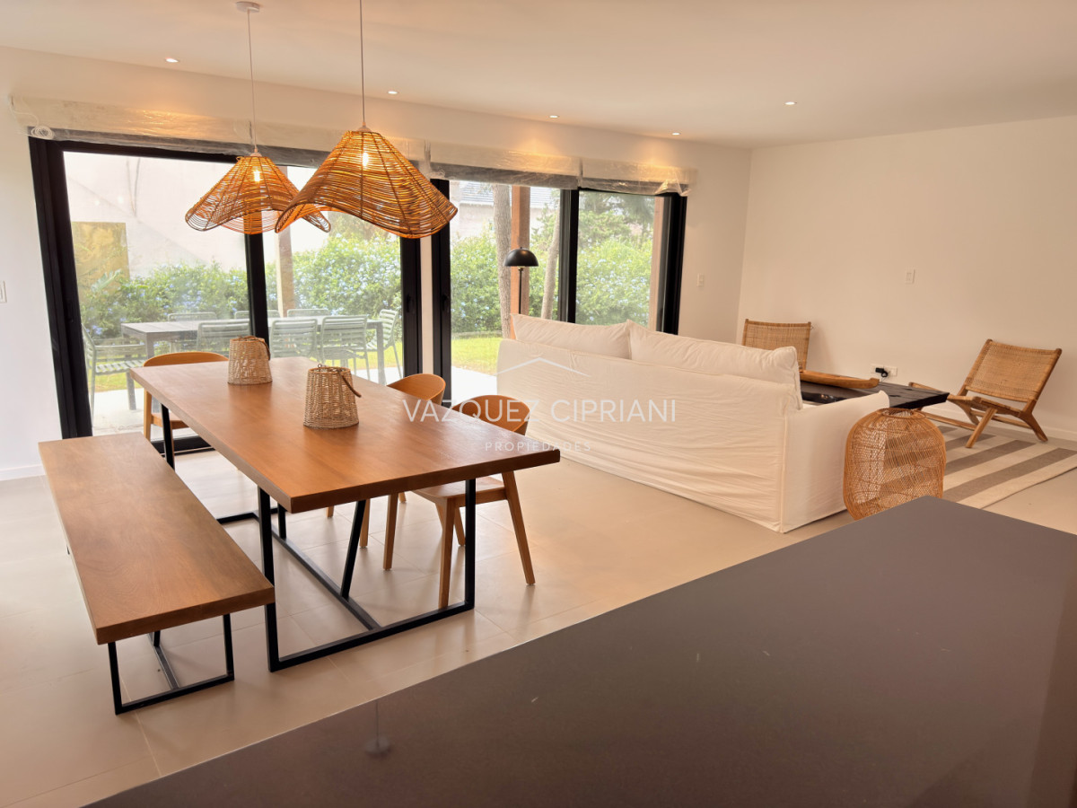 Apartamento ID.30 - Alquiler Anual o Invernal Departamento tipo casa de 3 dormitorios en La Barra
