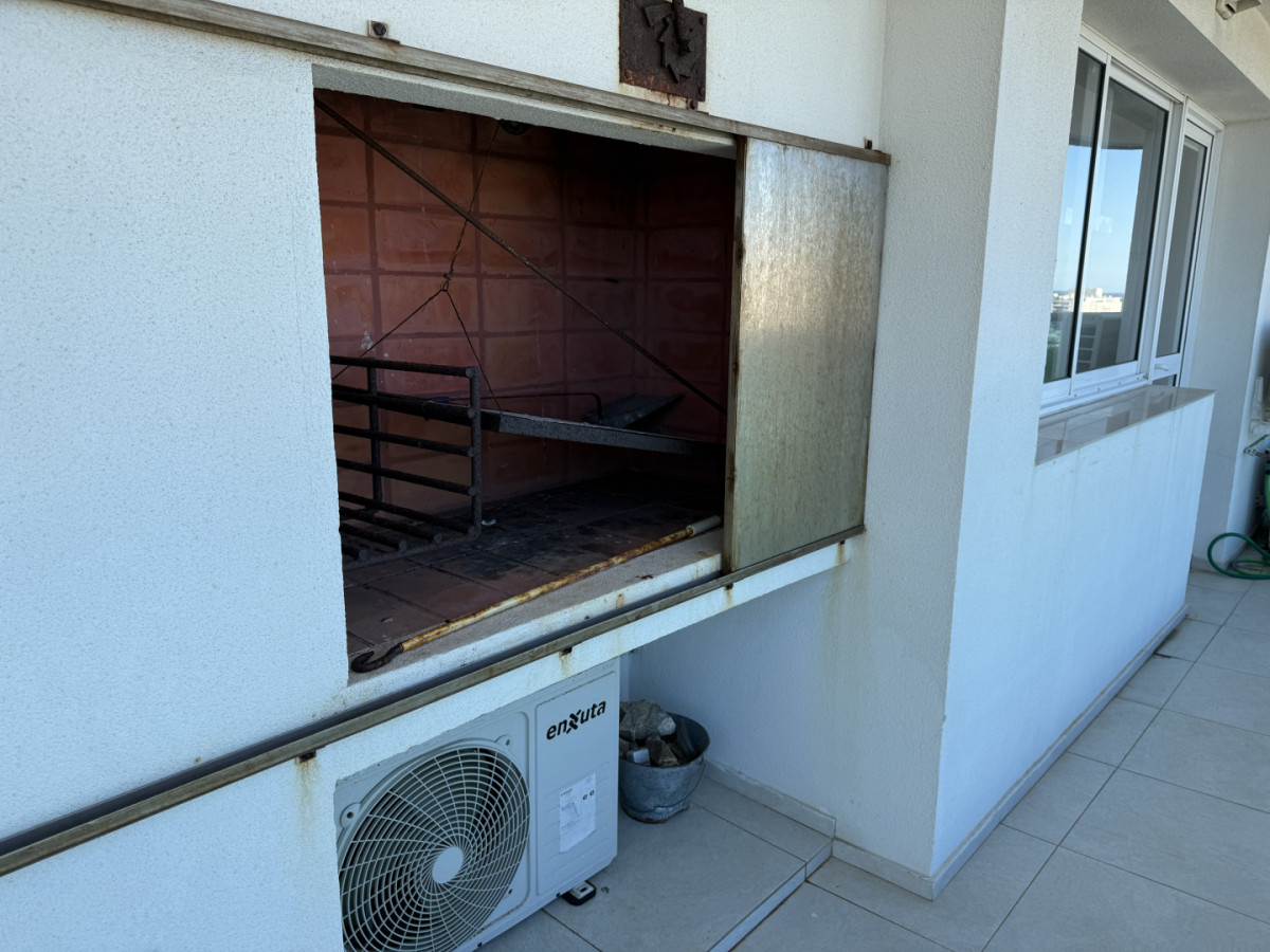 Apartamento ID.2 - En Venta departamento de 3 dormitorios en suite + dormitorio de servicio con baño, Punta del Este