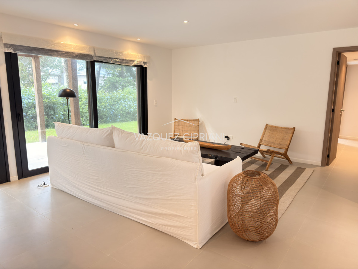 Apartamento ID.30 - Alquiler Anual o Invernal Departamento tipo casa de 3 dormitorios en La Barra