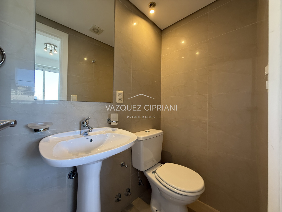 Apartamento ID.2 - En Venta departamento de 3 dormitorios en suite + dormitorio de servicio con baño, Punta del Este