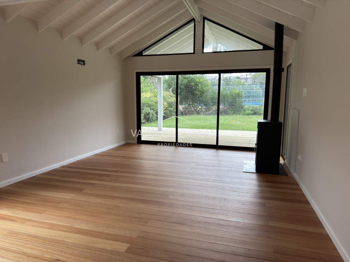 Casa ID.11 - Hermosa casa a estrenar de 3 dormitorios y 2 baños en La Barra En Venta
