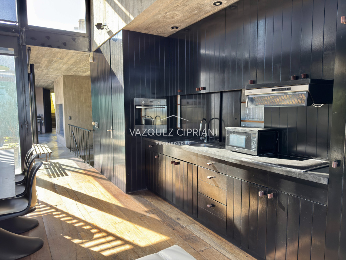Casa ID.41 - Importante casa en La Barra de ruta al mar 3 suites + servicio en Venta