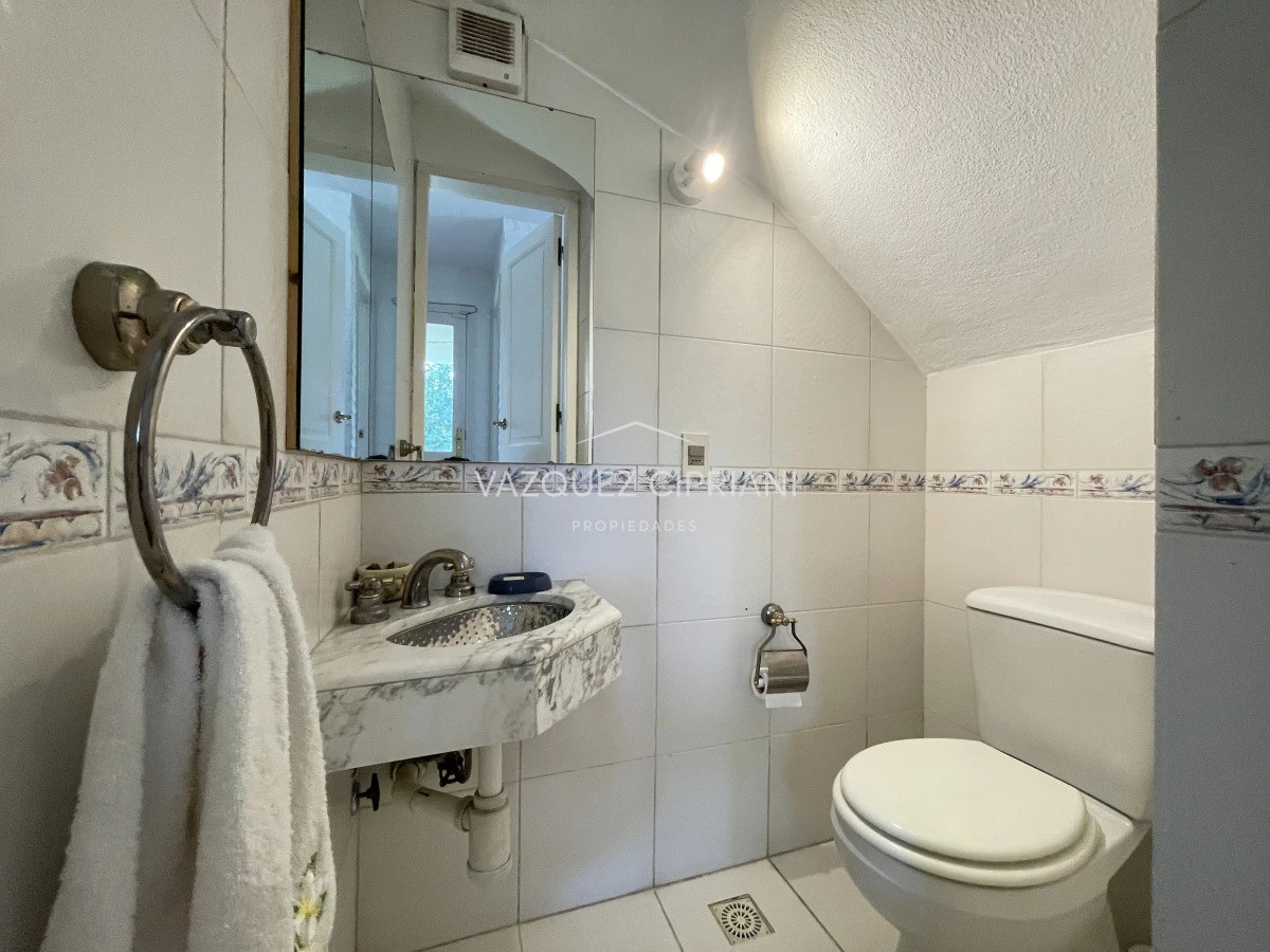 Casa ID.42 - Amplia casa de 4 dormitorios + servicio con Piscina en Montoya en Venta