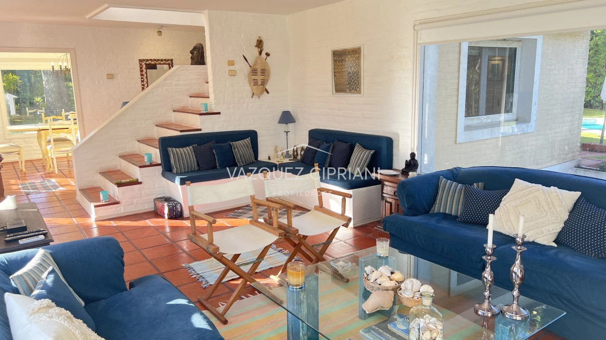 Casa ID.42 - Amplia casa de 4 dormitorios + servicio con Piscina en Montoya en Venta