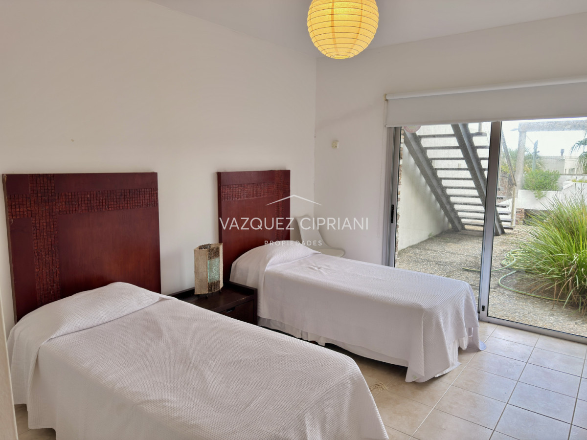 Casa ID.72 - Importante casa de 4 dormitorios en suite + Servicio en Alquiler de Verano en La Barra