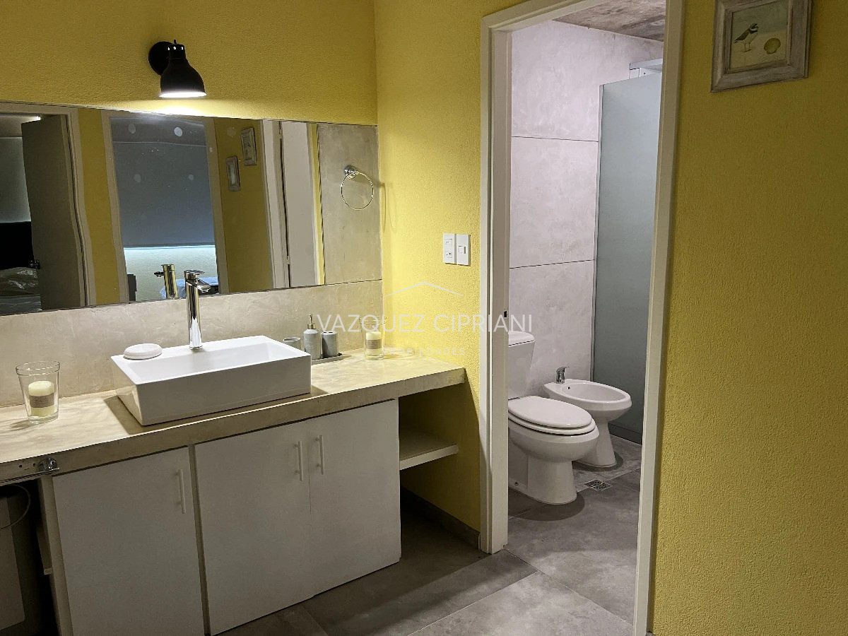 Casa ID.25 - Casa de 4 dormitorios + servicio en Montoya, La Barra en venta