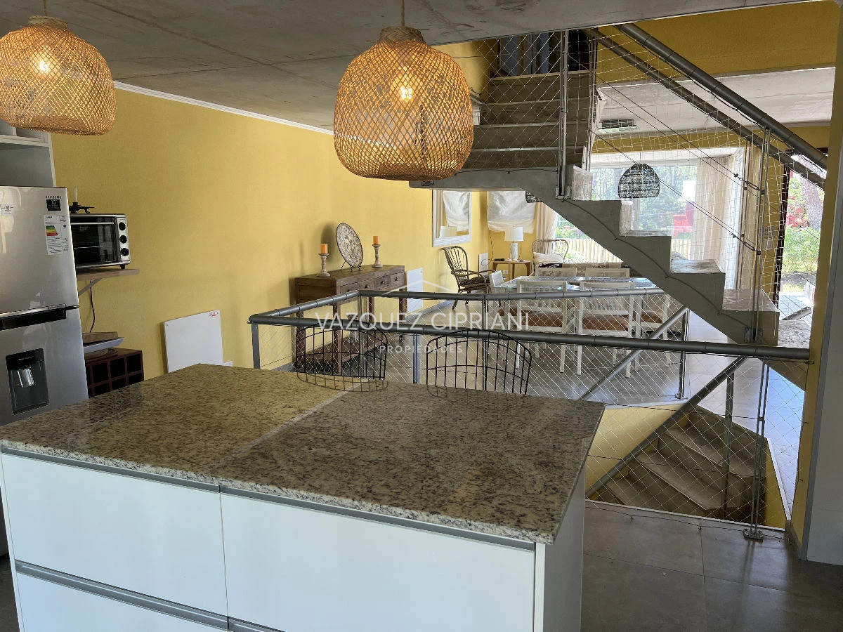 Casa ID.25 - Casa de 4 dormitorios + servicio en Montoya, La Barra en venta