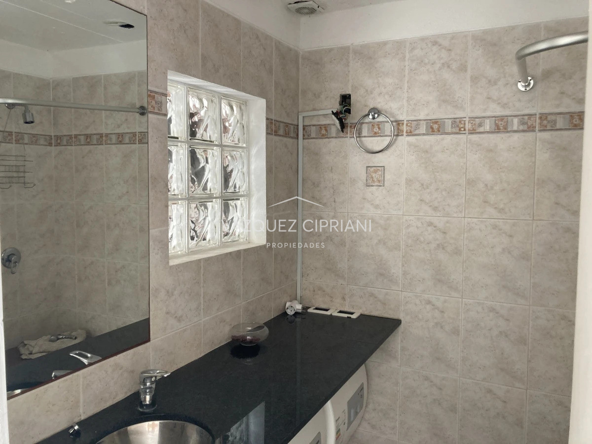 Casa ID.26 - En venta casa de 6 dormitorios en Montoya, La Barra