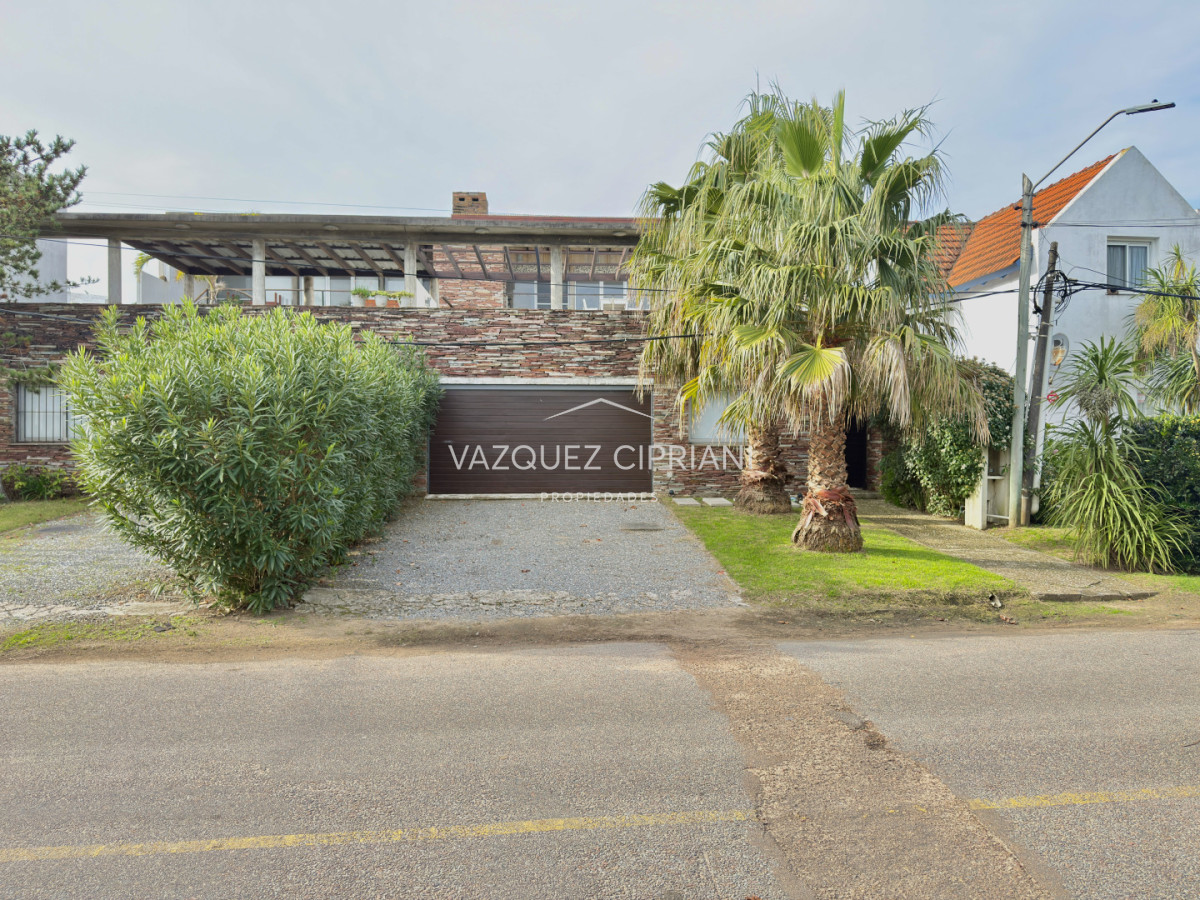 Casa ID.72 - Importante casa de 4 dormitorios en suite + Servicio en Alquiler de Verano en La Barra