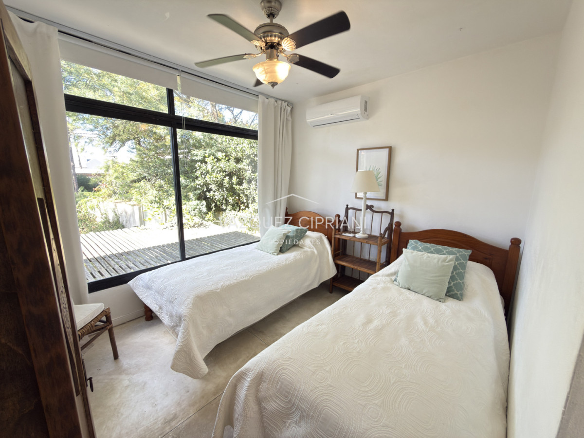 Casa ID.3 - En Venta casa de 4 dormitorios + servicio en Montoya, La Barra