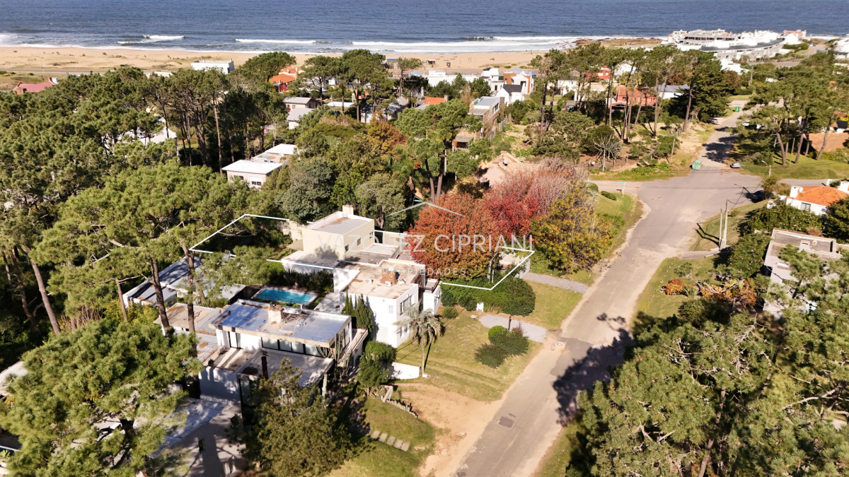 Casa ID.3 - En Venta casa de 4 dormitorios + servicio en Montoya, La Barra