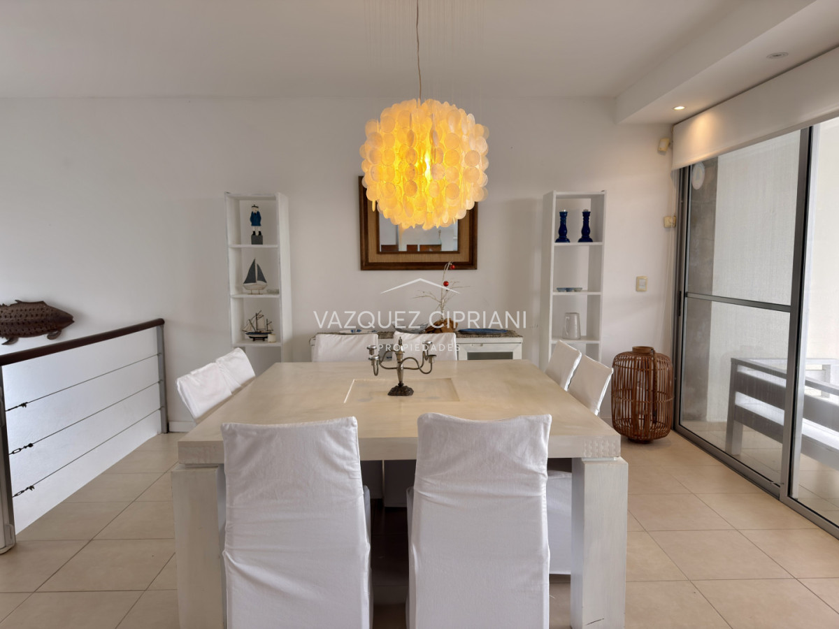 Casa ID.72 - Importante casa de 4 dormitorios en suite + Servicio en Alquiler de Verano en La Barra