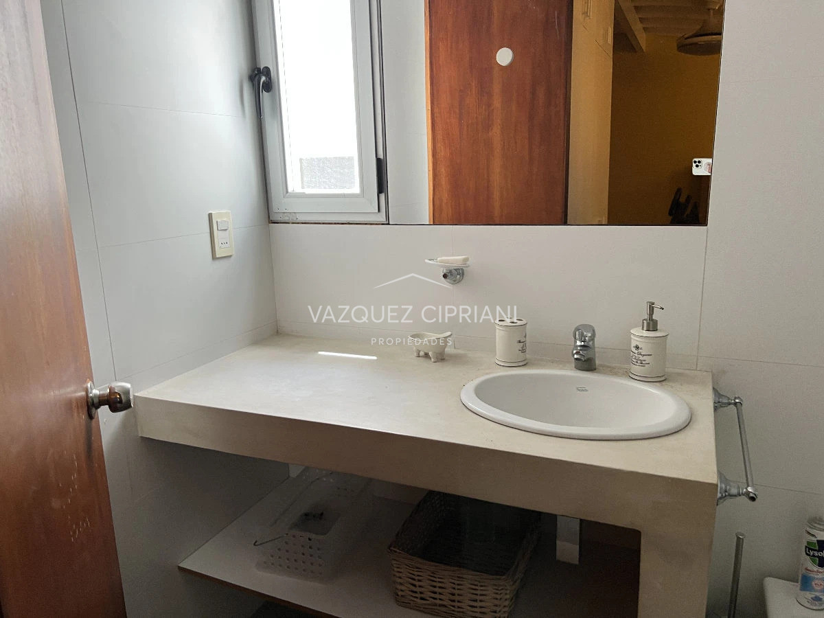 Casa ID.25 - Casa de 4 dormitorios + servicio en Montoya, La Barra en venta