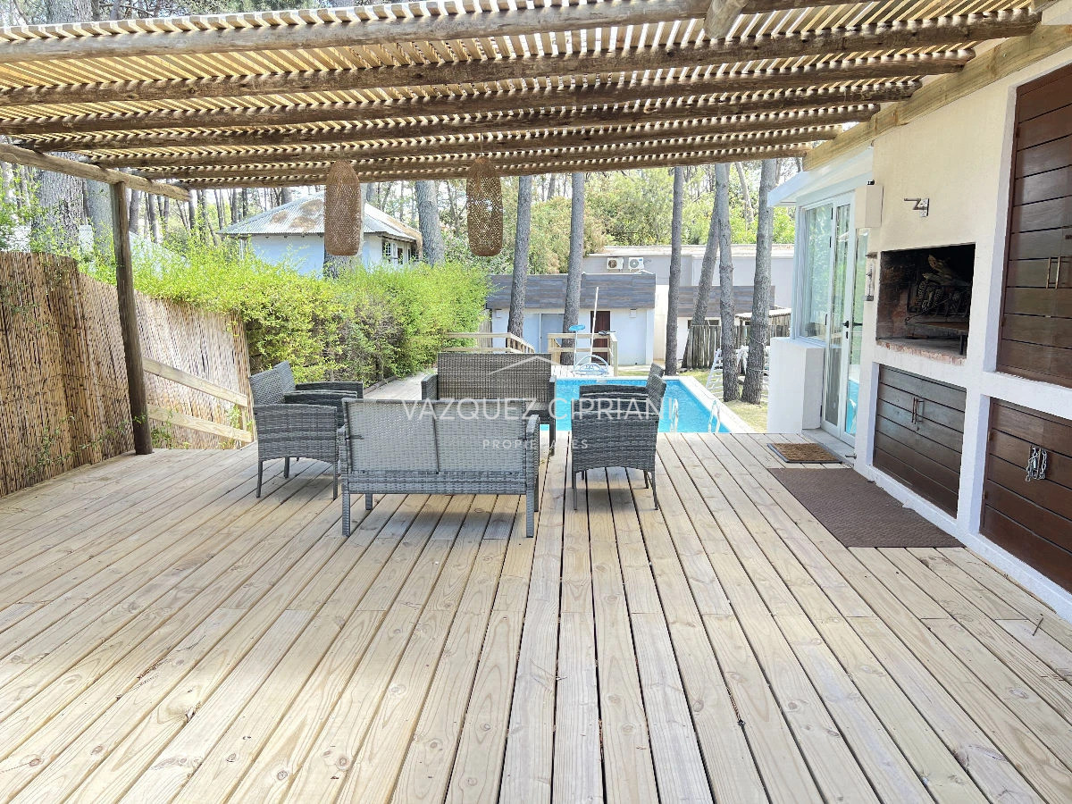 Casa ID.25 - Casa de 4 dormitorios + servicio en Montoya, La Barra en venta