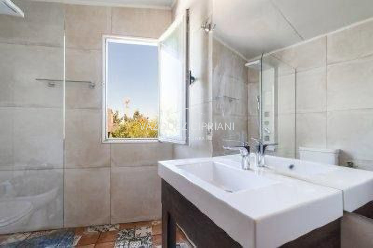 Casa ID.29 - Casa de 4 dormitorios a la venta en La Juanita